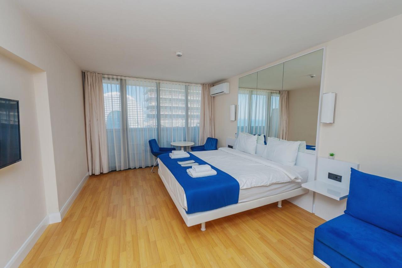 Orbi City Center Suite Batumi Exteriör bild